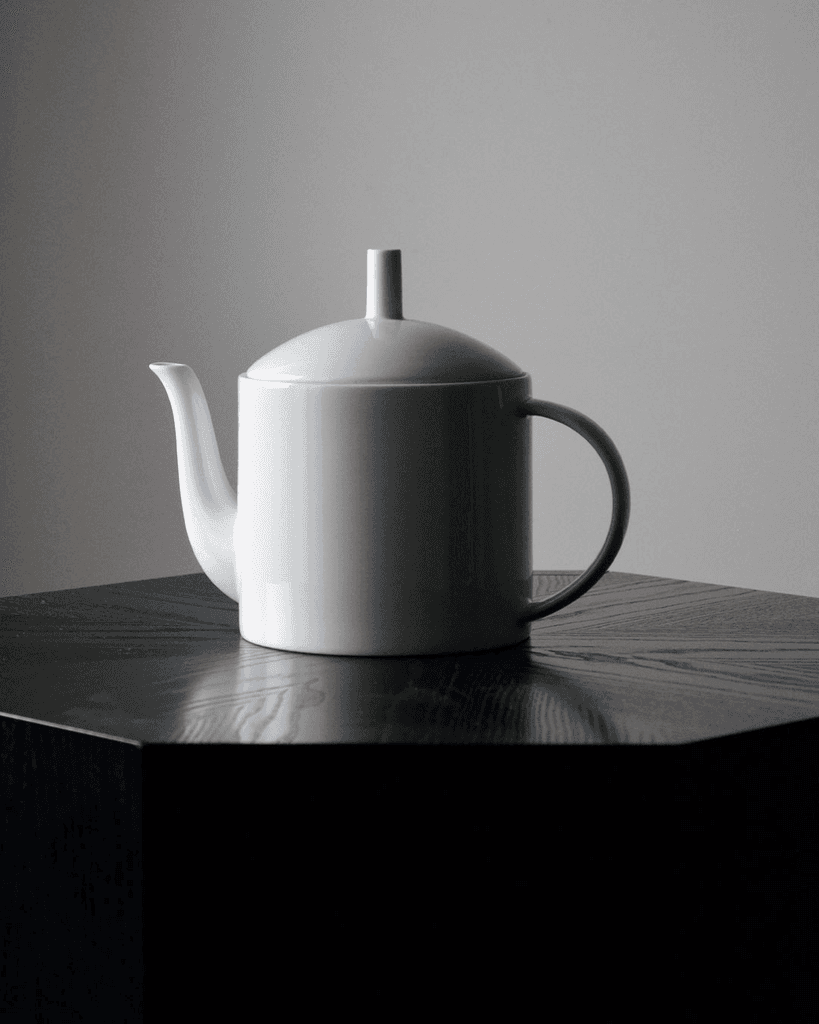 Alessi Tendentse Tea Pot - Image 1 of 2