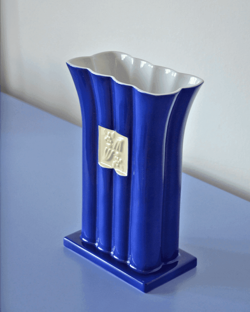 TMG5 Vase - Image 1 of 3